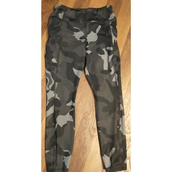ATHLETA EUC Camo Contender 7/8 Leggings Black Gray Sz SMALL 283284-00 Zip Pocket - Picture 1 of 6